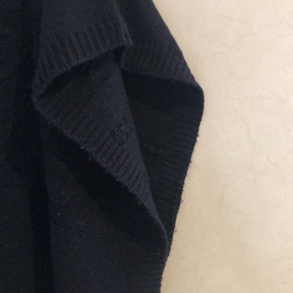 Poncho/Sweater - Picture 4 of 5